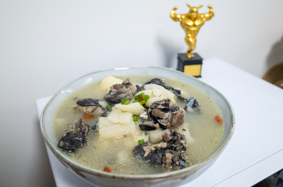 山药竹荪乌鸡汤