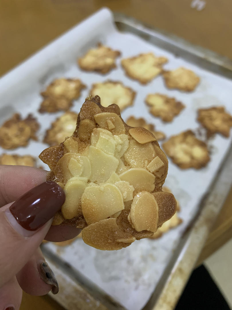 杏仁瓦片：薄脆香酥小零食。