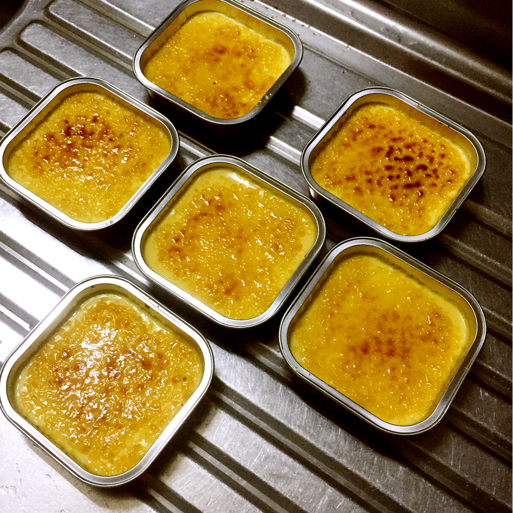 Crèmebrulée。法式烤布雷。焦糖布丁。