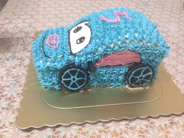 小巧玲珑的汽车蛋糕