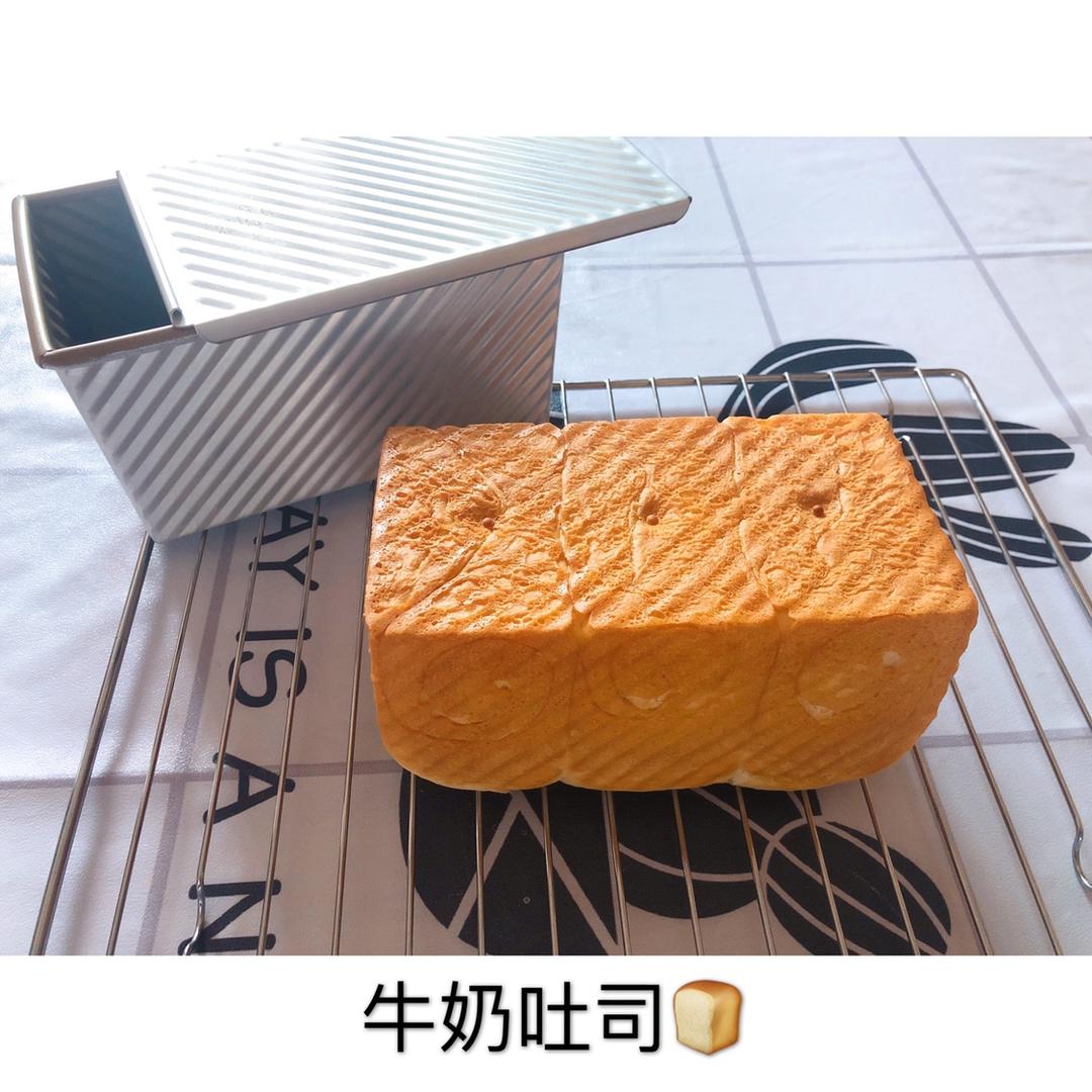 用烤箱自己做面包--手工牛奶吐司面包