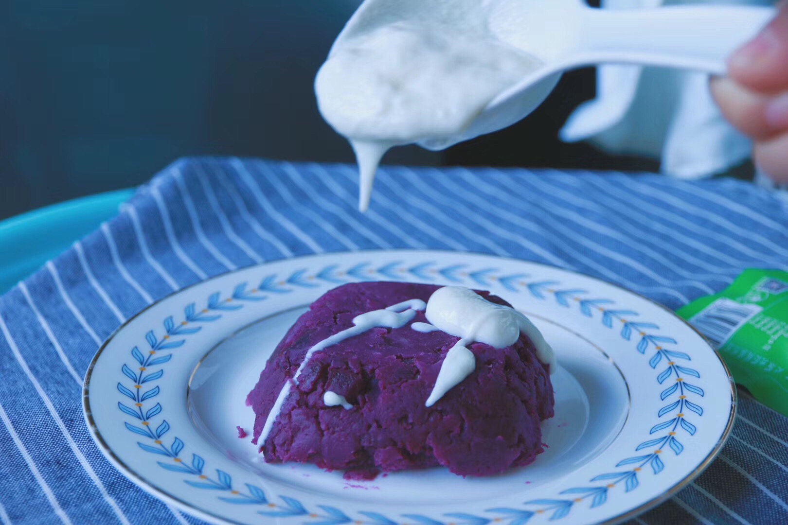 自制香蕉酸奶搭配紫薯泥的做法 步骤3