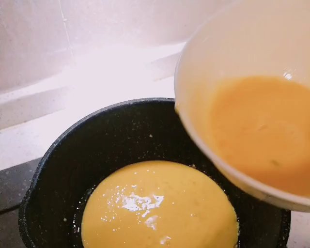 嫩嫩的炒滑蛋的做法 步骤2