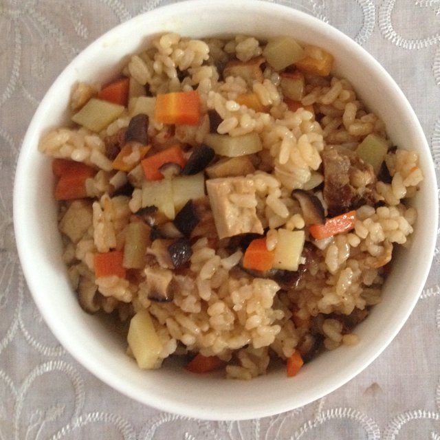 土豆香肠焖饭