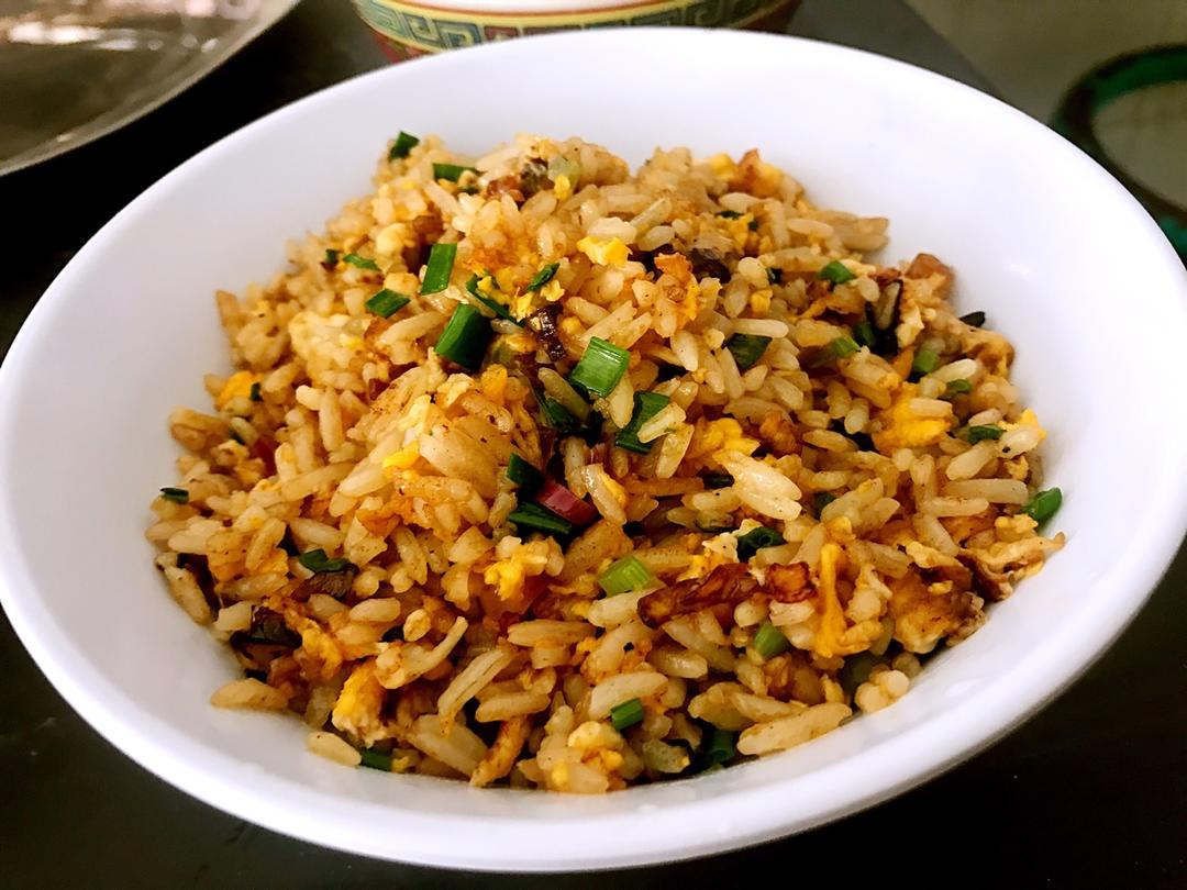 筠伶做的葱油蛋炒饭