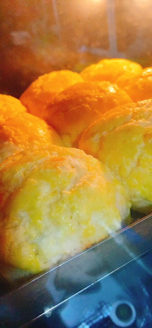 好吃到炸裂的港式菠萝包（附带制作酥皮的小视频）
