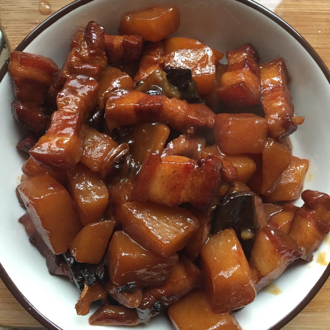 吃着碗里望着锅里的红烧肉