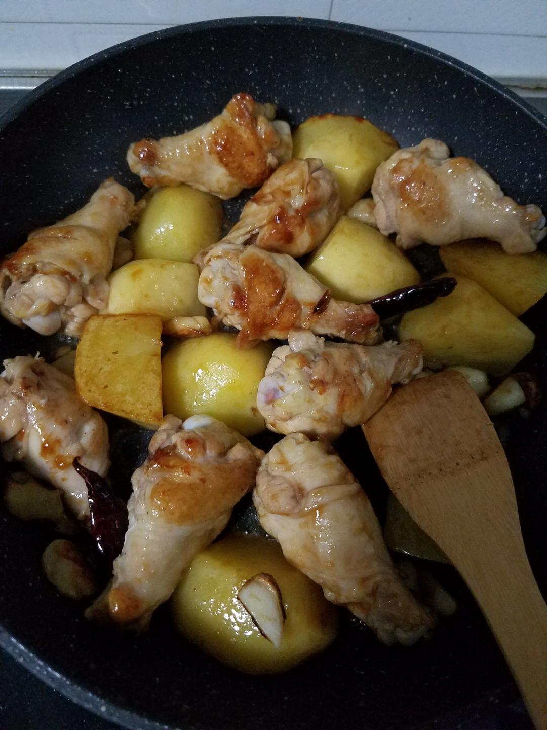 土豆焖鸡腿