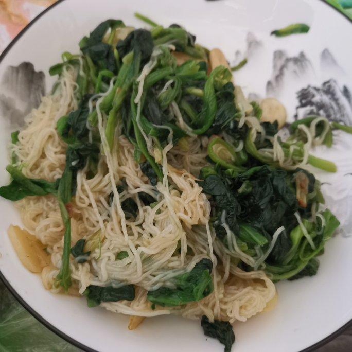 菠菜炒粉丝