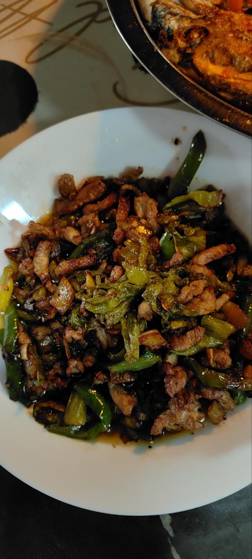 家常下饭菜之酸菜炒肉，加点樟树港辣椒，味道绝了