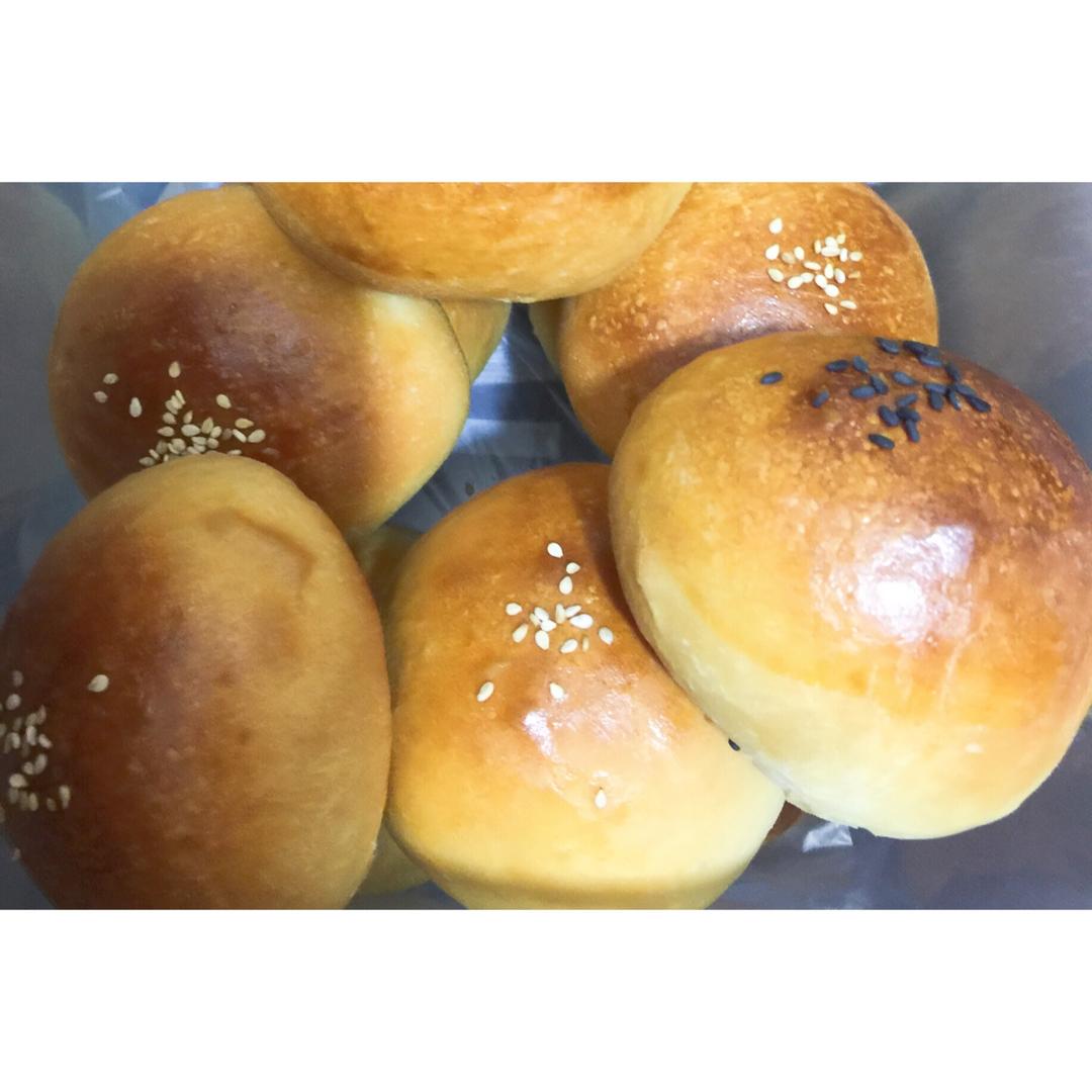 大人小孩都爱不释口的【蜂蜜牛奶小餐包】