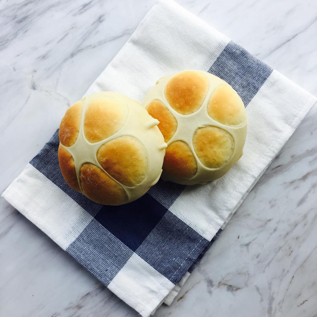 猫爪椰蓉面包——欧克皮的简单装饰