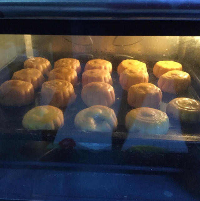 广式月饼—蛋黄莲蓉月饼