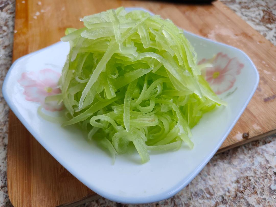 凉拌莴笋