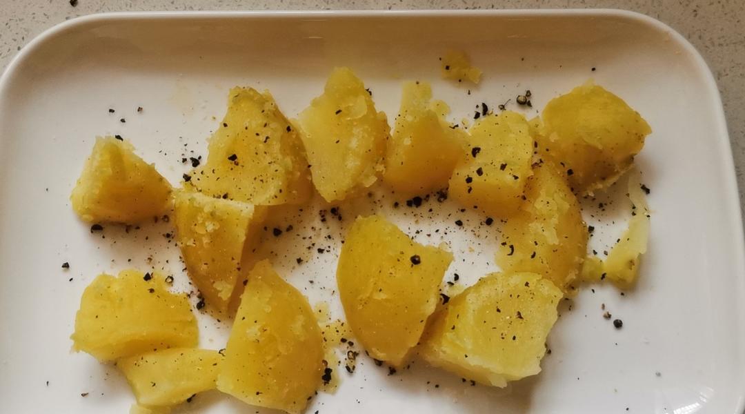 懒人蒸…黑椒海盐土豆块的做法