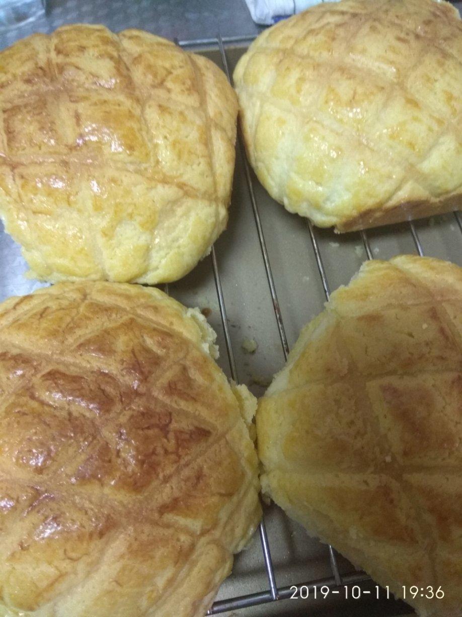 好吃到炸裂的港式菠萝包（附带制作酥皮的小视频）