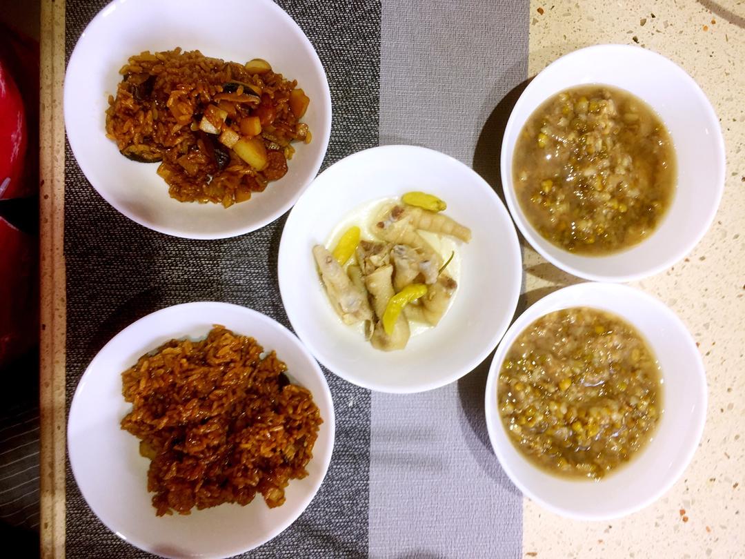 香菇腊肠土豆焖饭