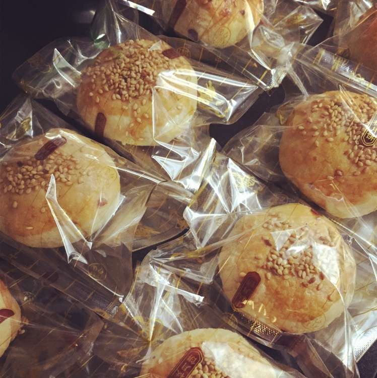 泳式芝麻月饼