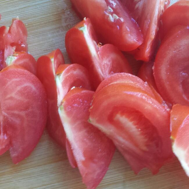西红柿烩金针菇（超级简单是跟美食家大雄学哒~）的做法 步骤2