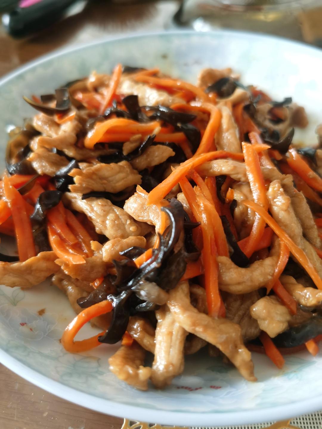 超好吃的鱼香肉丝（做法相当简单，一看就会）