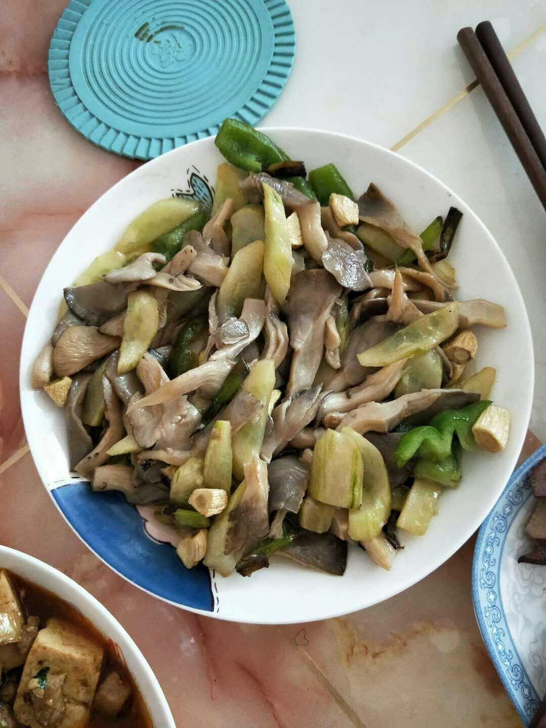 炒平菇黄瓜