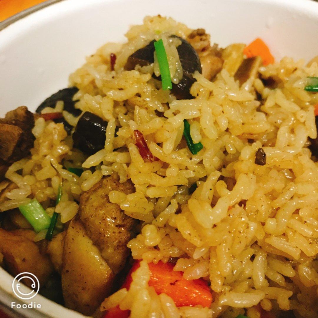 【香菇鸡肉焖饭】