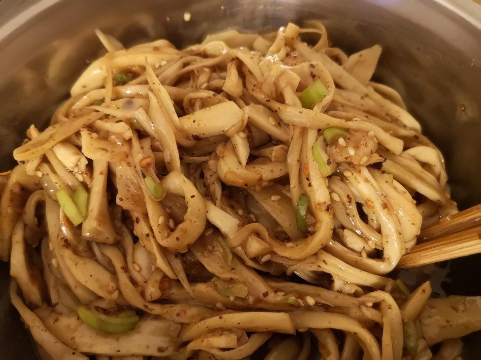 比肉还好吃的【手撕凉拌杏鲍菇】，上桌扫光光