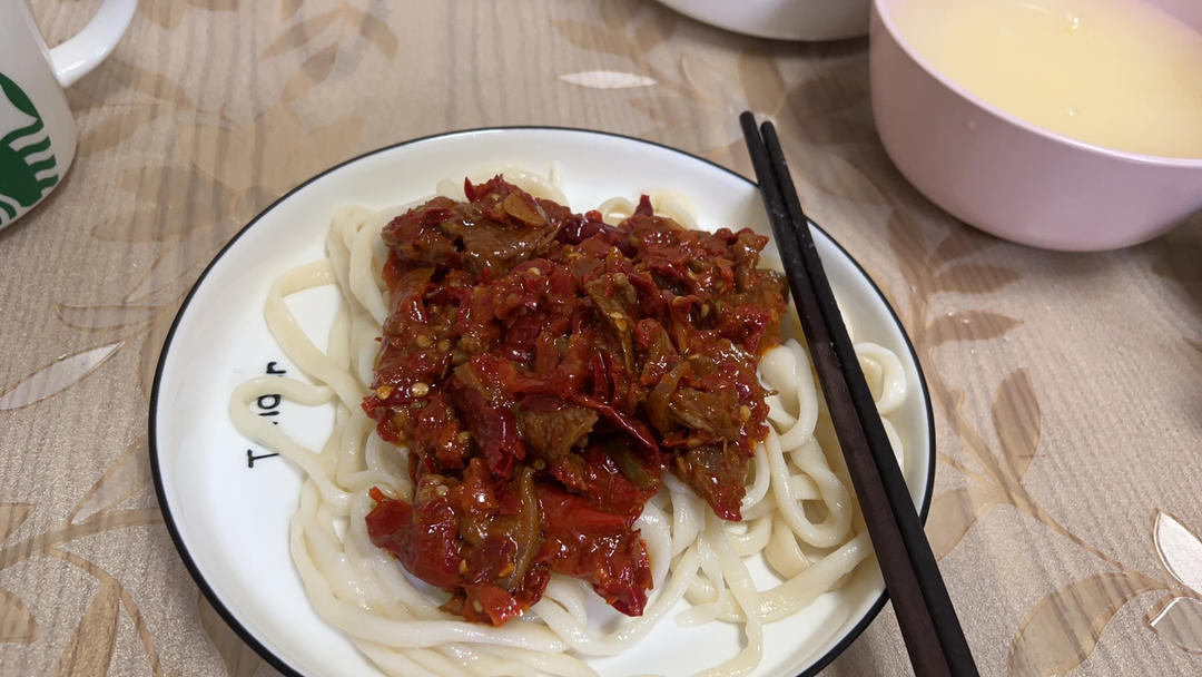 辣皮子肉拌面