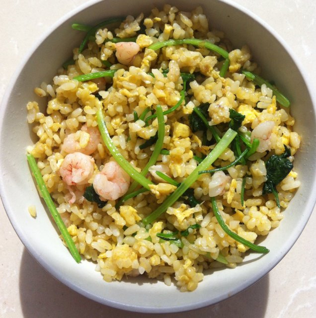 芹菜虾仁鸡蛋炒饭