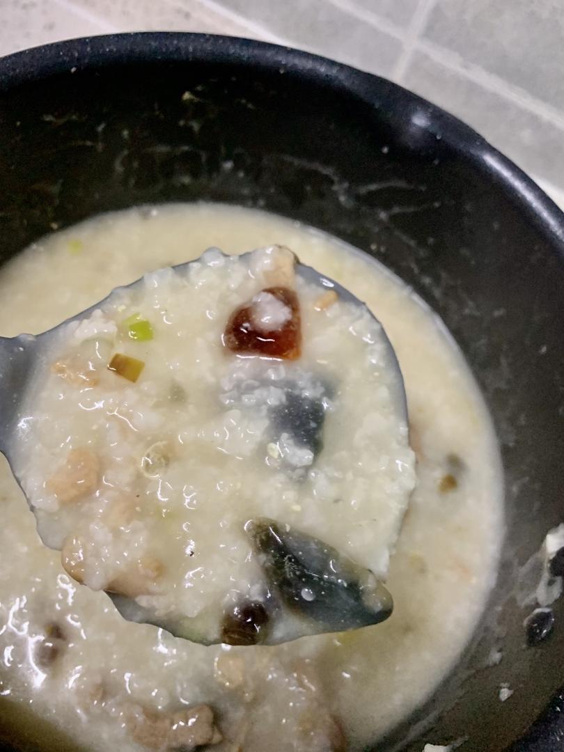 妈妈👩教我做的皮蛋瘦肉粥🥣简单快捷美味😋