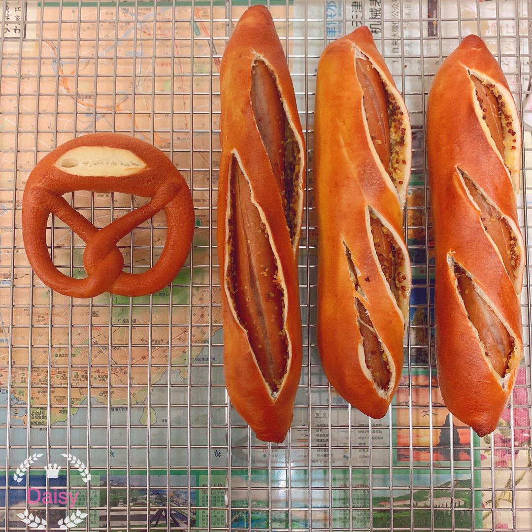 德式香肠芝士碱水棒🥖肉食党的本命面包