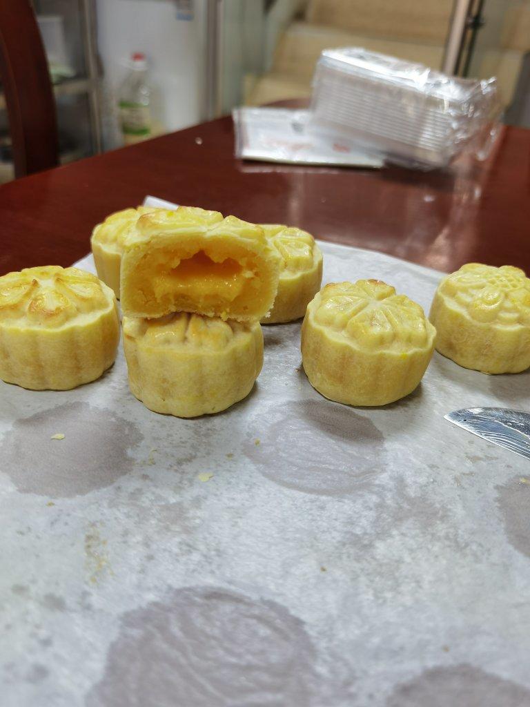 金沙流心奶黄月饼