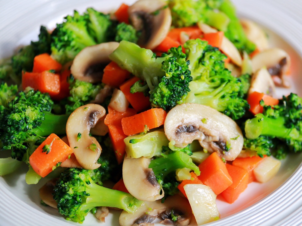健康低脂家常菜—西兰花炒口蘑的做法