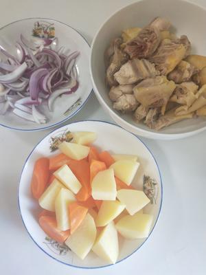 泰式椰浆咖喱鸡的做法 步骤2