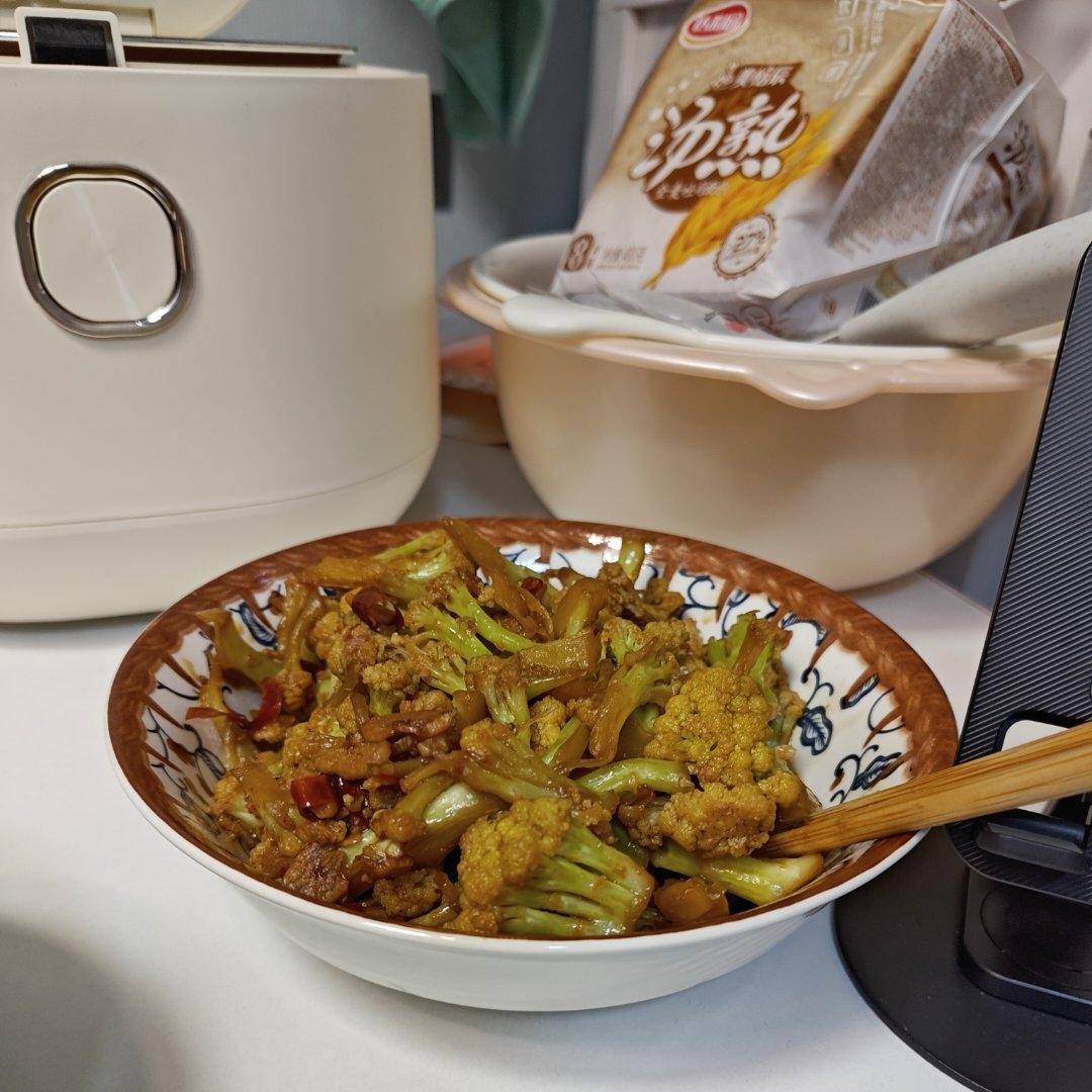 适合减肥人群，最多两分钟即可出锅的清炒菜花，超快手