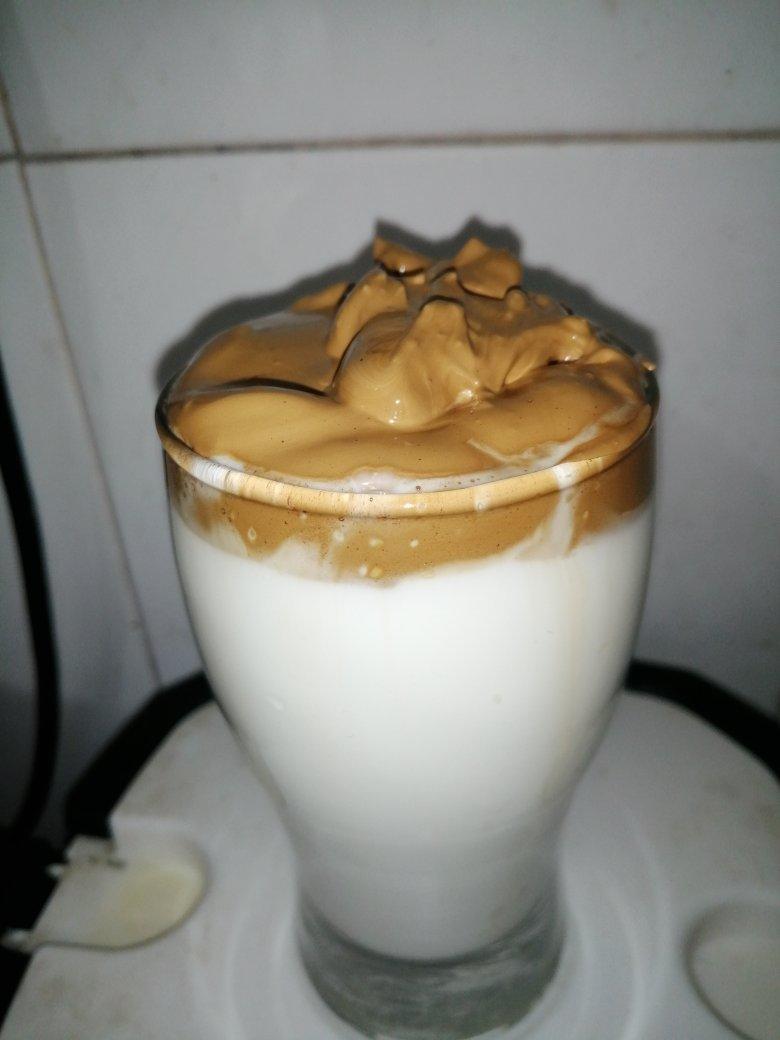 400次咖啡，网红手打咖啡，风靡全网的Dalgona Coffee☕️超详细步骤在家就可以复刻【内附速成法】