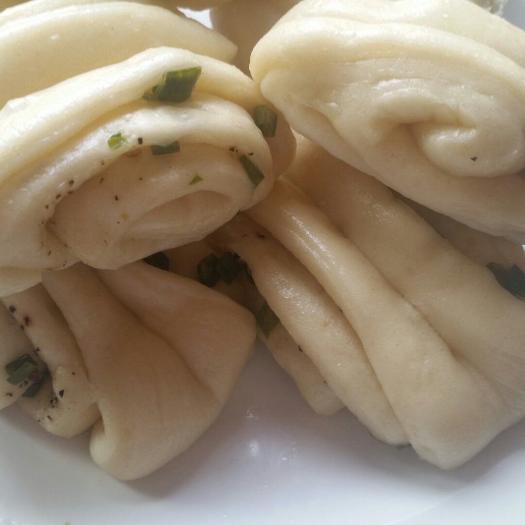 最好吃的火腿葱香花卷—附让葱不变黄的小窍门