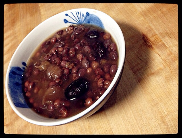 红豆薏仁龙眼养颜汤