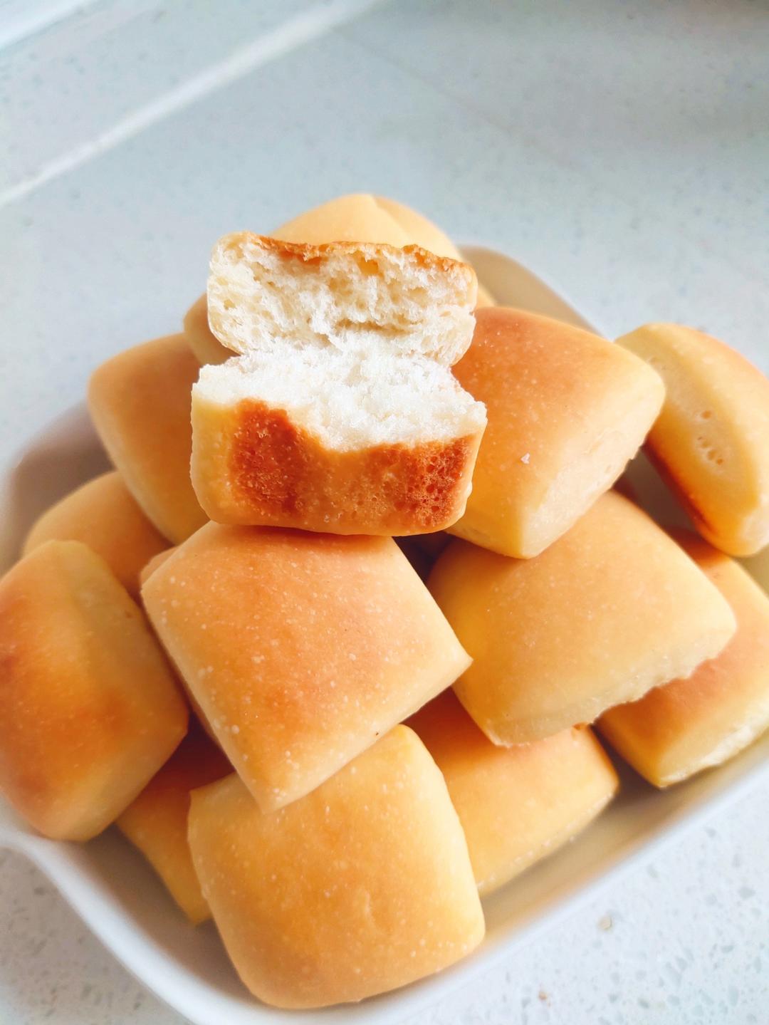 浩浩妈妈加油做的一次发酵牛奶面包小方