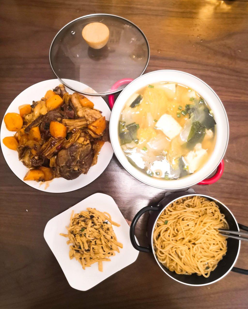 羊蝎子炖胡萝卜