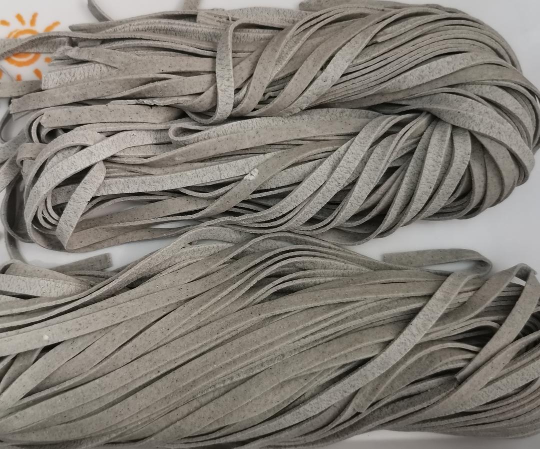 黑米鸡蛋面条的做法