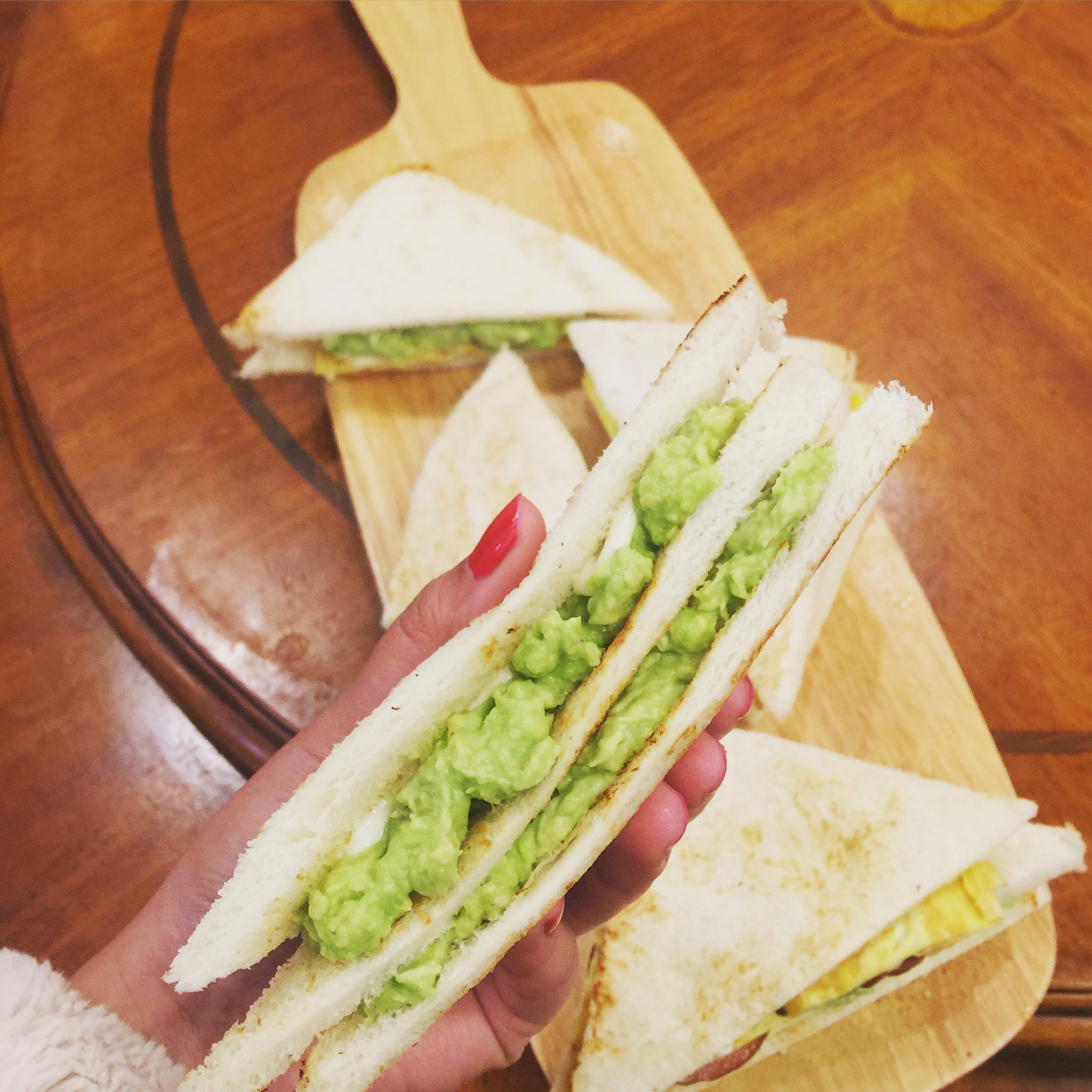 牛油果鸡蛋黑椒三明治
