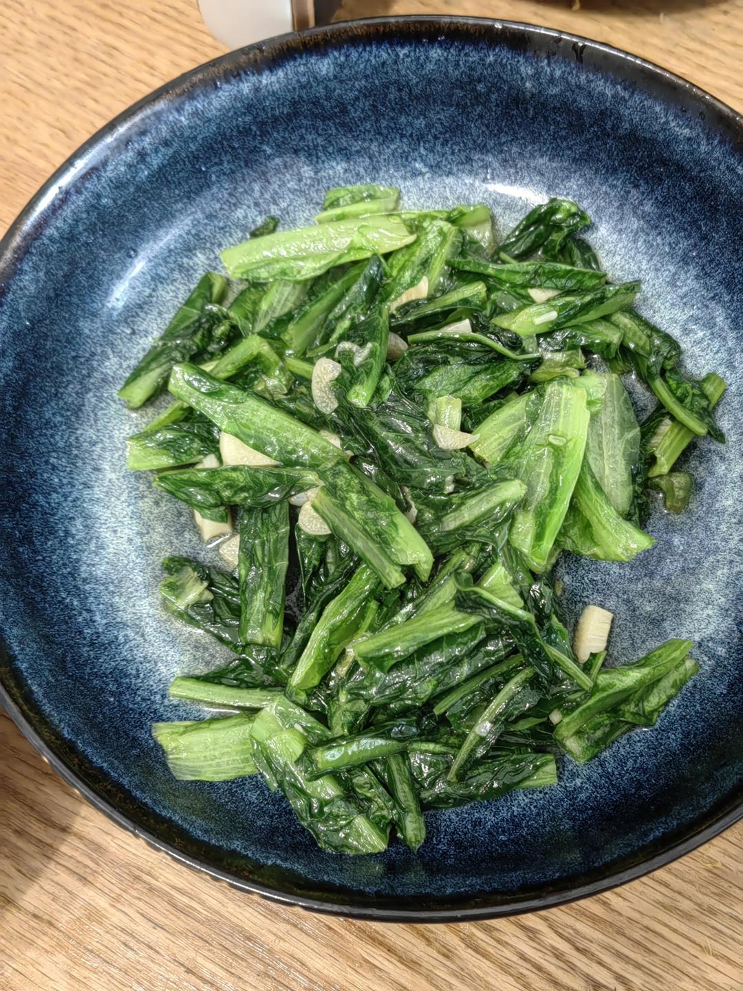 蒜蓉耗油清炒油麦菜，减脂快手菜，宝宝超爱，傻瓜步骤，屡试不爽，好吃且下饭，鲜香爽口！！