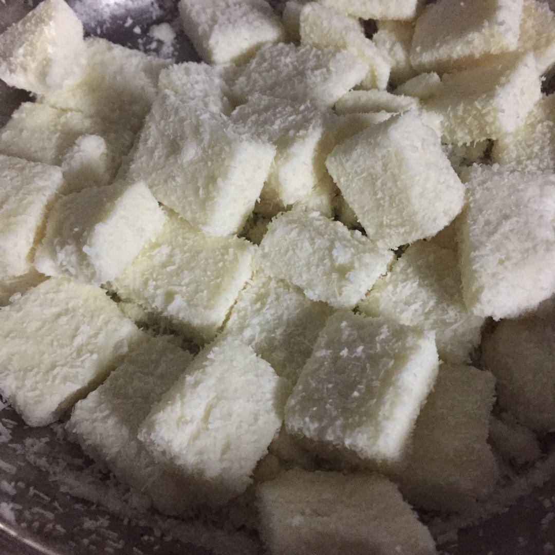 椰丝牛奶小方糕