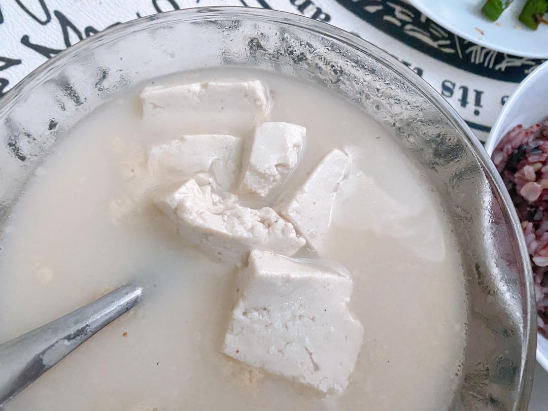 奶白鲫鱼豆腐汤|一条鱼最后的温柔