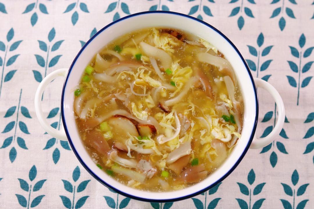 鲜掉眉毛的菌菇汤