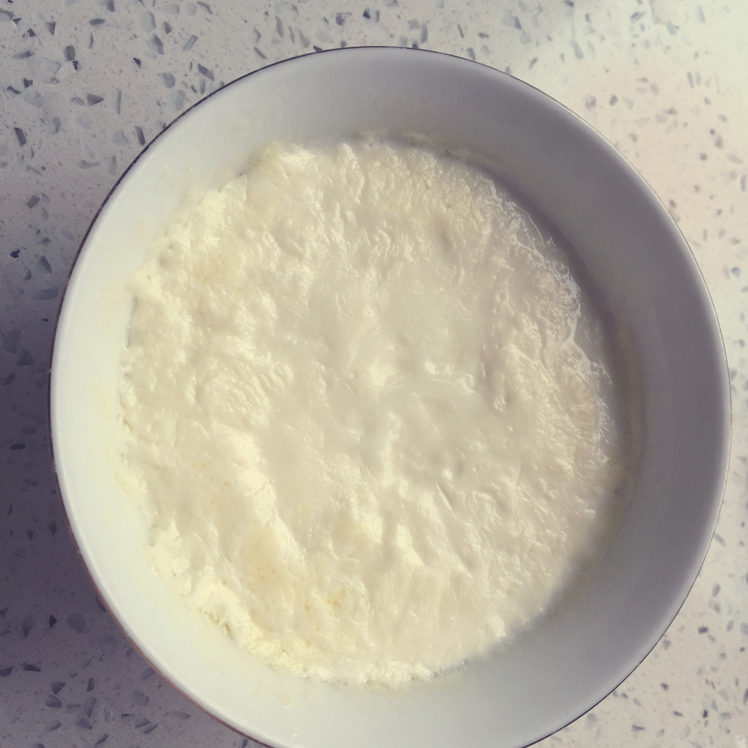 双皮奶（科学方子：淡奶油兑牛奶以假乱真乳脂达到8%的水牛奶，在家轻松做出正宗顺德味儿）