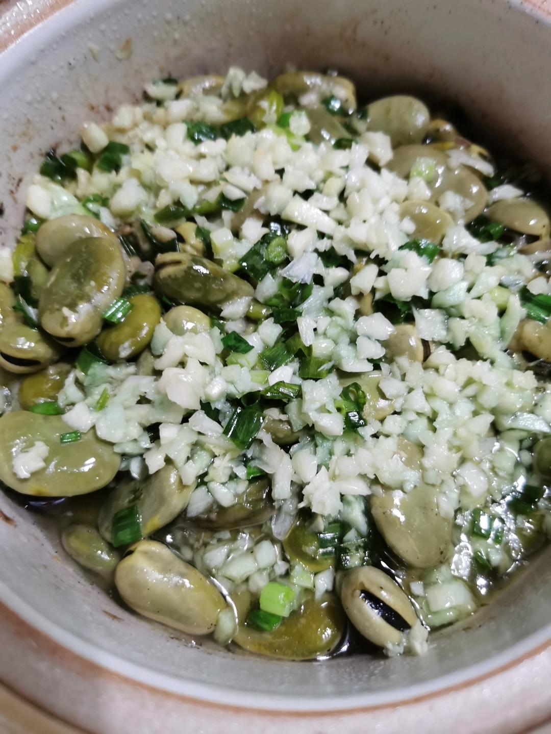 蒜香油浸蚕豆煲
