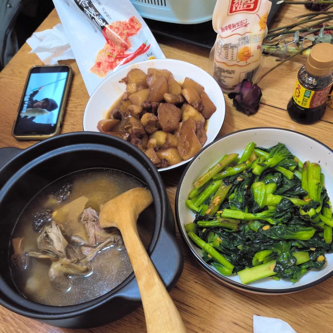 家常萝卜烧肉