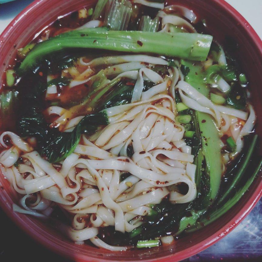 超级无敌美味懒人酸汤麻辣面（十分钟搞定色香味俱全）